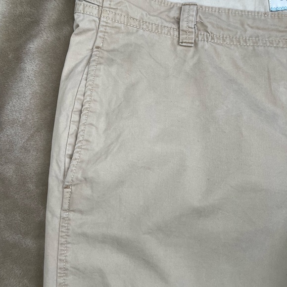 Old Navy Khaki Shorts - Picture 6 of 7